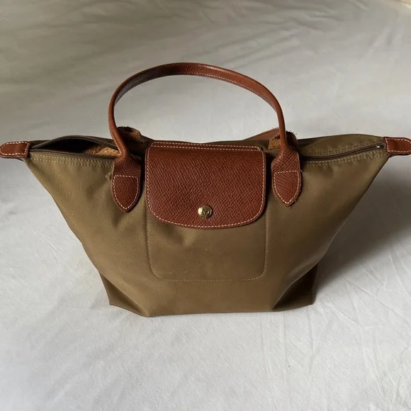 Elegant Brown Women's Tote Bag Longchamp
10x7x9 in - Picture 1 of 8